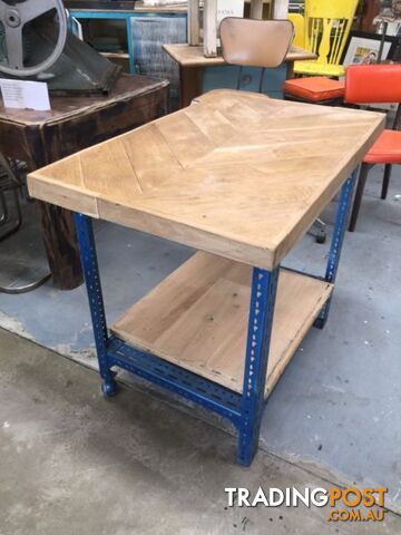 kitchen island - photo 3 of 9