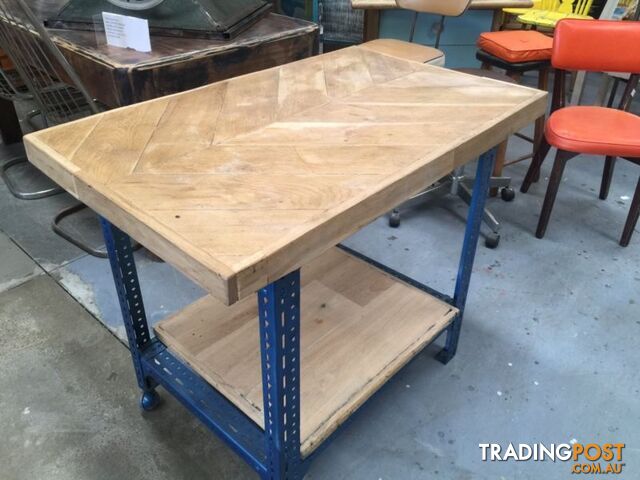 kitchen island - photo 2 of 9