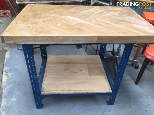 kitchen island - photo 4 of 9