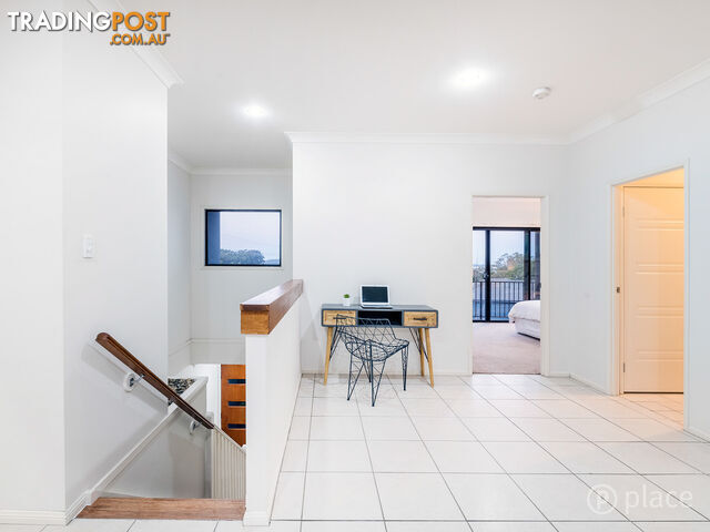 6 York Close Oxley QLD 4075