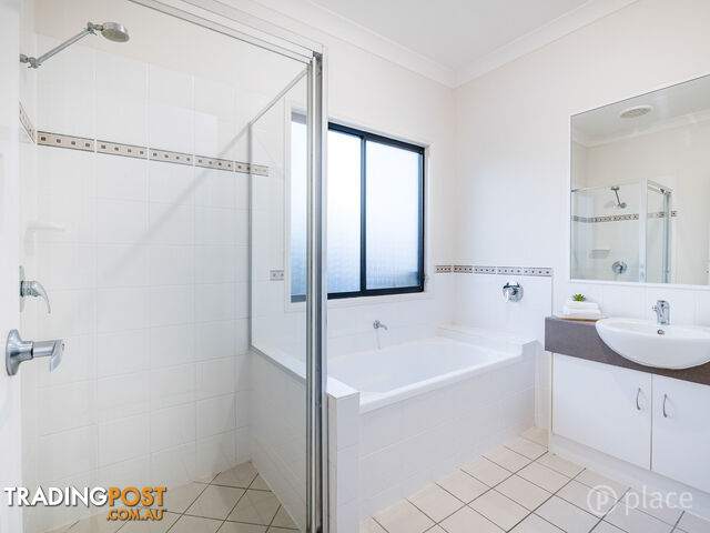 6 York Close Oxley QLD 4075