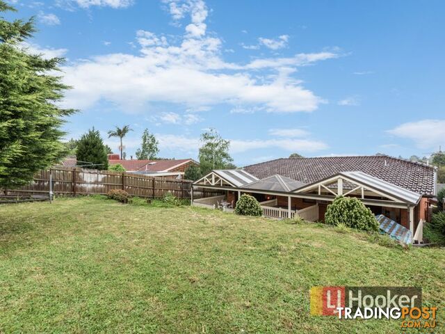 16 Lawson Way ENDEAVOUR HILLS VIC 3802