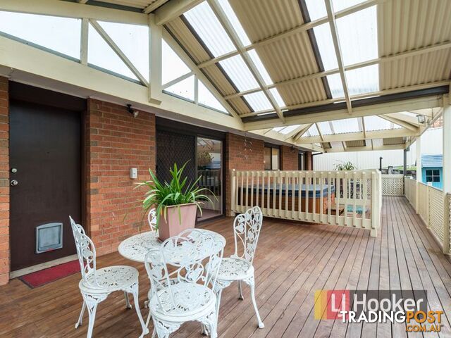 16 Lawson Way ENDEAVOUR HILLS VIC 3802