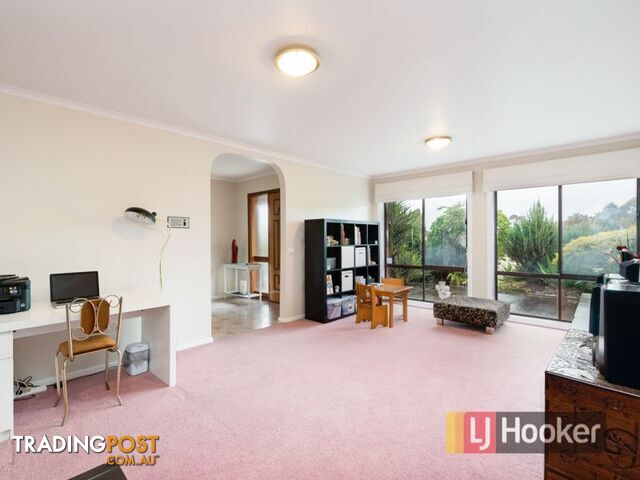 16 Lawson Way ENDEAVOUR HILLS VIC 3802