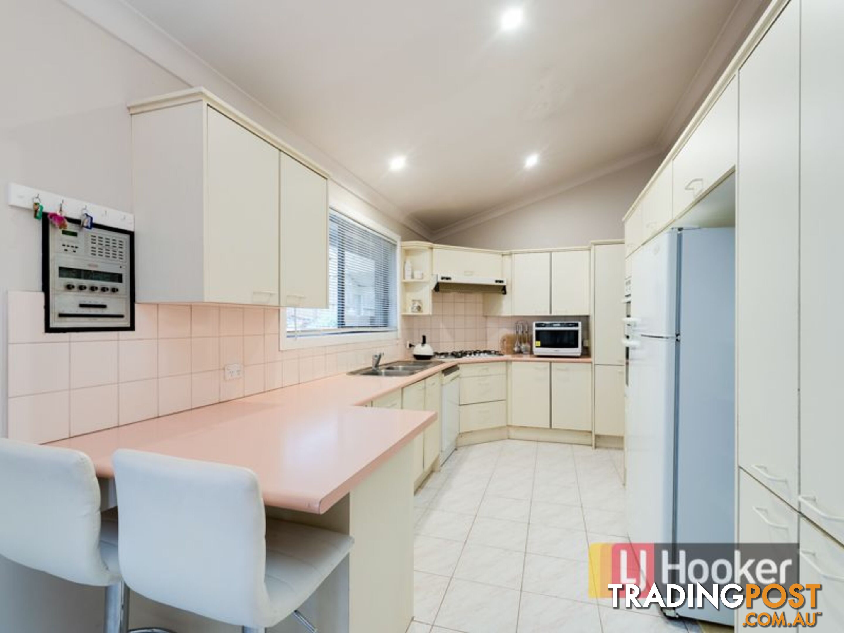 16 Lawson Way ENDEAVOUR HILLS VIC 3802