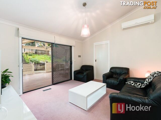 16 Lawson Way ENDEAVOUR HILLS VIC 3802