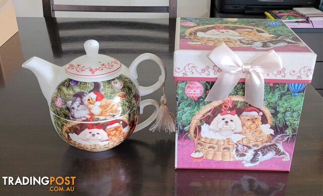 Christmas Tea For One Set - brand new - great gift idea