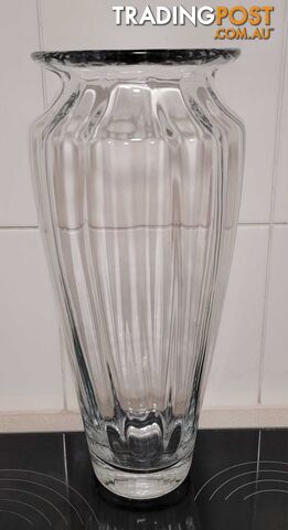 Gorgeous 35cm Fluted Glass Vase - like new - great gift idea