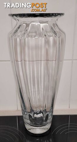 Gorgeous 35cm Fluted Glass Vase - like new - great gift idea