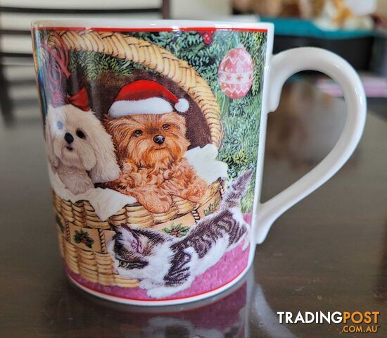 Christmas Cats & Dogs Mug - brand new - great gift idea