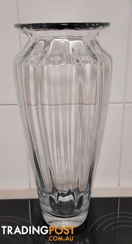 Gorgeous 35cm Fluted Glass Vase - like new - great gift idea