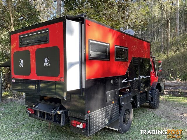 UNIMOG U4023 (MERCEDES-BENZ)4X4 MOTORHOME-- YEAR 2022 OPEN TO OFFERS OVER $400,000