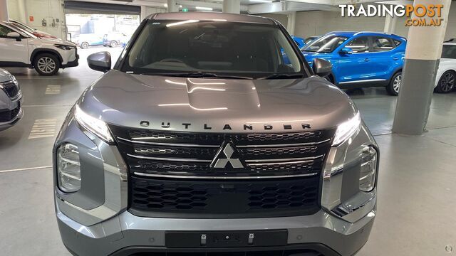 2022 Mitsubishi Outlander ES  SUV