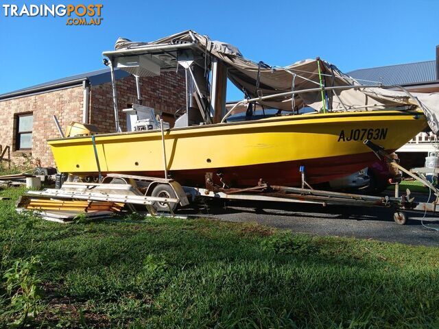 Classic 22 foot centre console boat