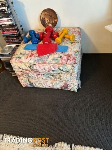 Square pouf