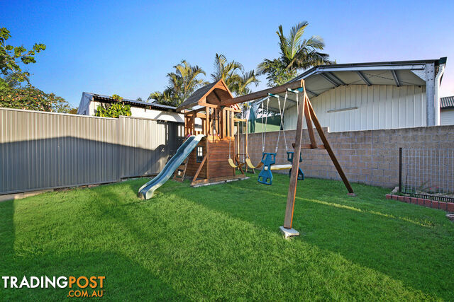 22 Saltash Street LABRADOR QLD 4215