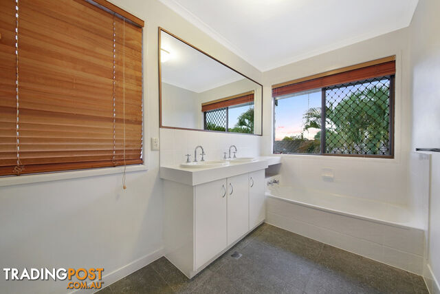 2 Langford Court MERMAID WATERS QLD 4218