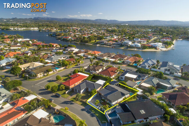 32 Fairsky Avenue MERMAID WATERS QLD 4218