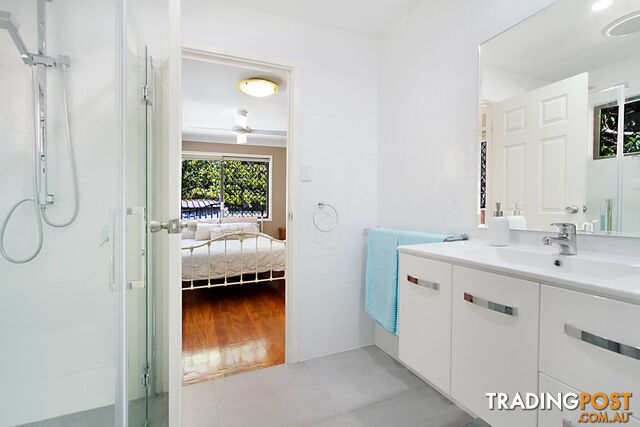 4 Parakeet Place BURLEIGH WATERS QLD 4220