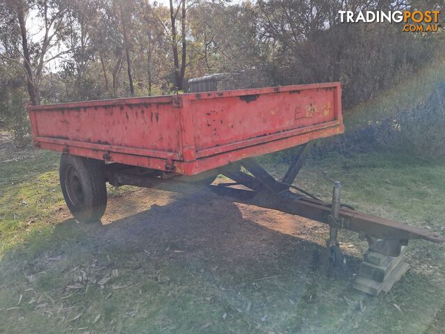 Tipping trailer - hydraulic