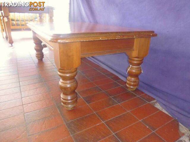 Coffee Table, Turned Leg, 364042