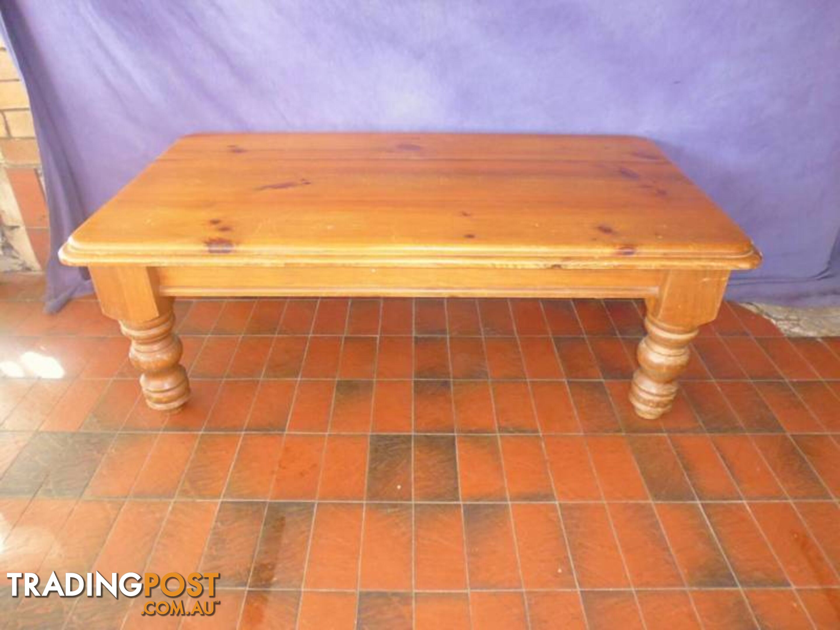 Coffee Table, Turned Leg, 364042