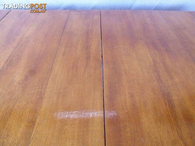 Table Small Victorian Dining Table Turned legs 369408