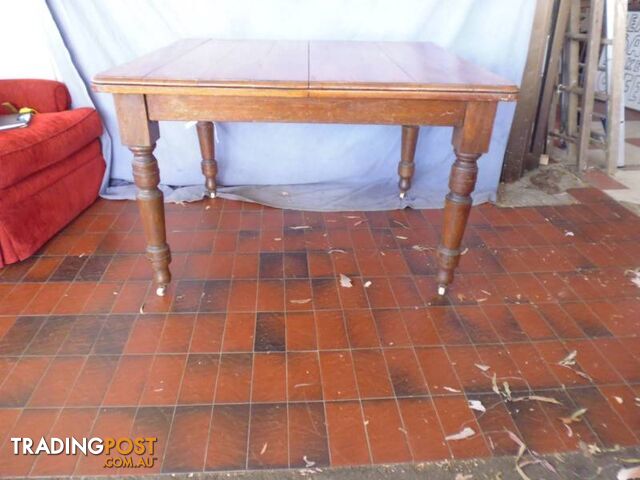 Table Small Victorian Dining Table Turned legs 369408