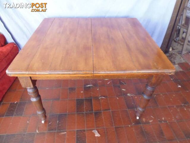 Table Small Victorian Dining Table Turned legs 369408