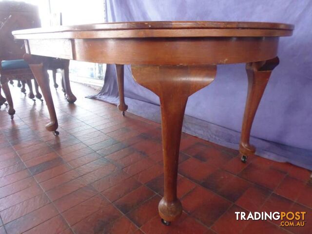 Table, Oval, Cabriole legs, 365740