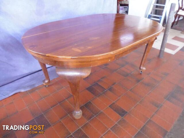 Table, Oval, Cabriole legs, 365740