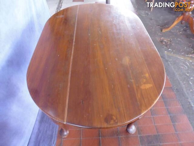 Table, Oval, Cabriole legs, 365740
