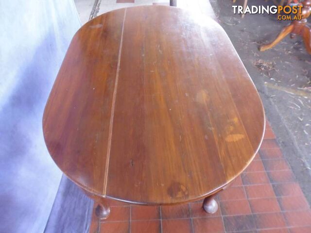 Table, Oval, Cabriole legs, 365740