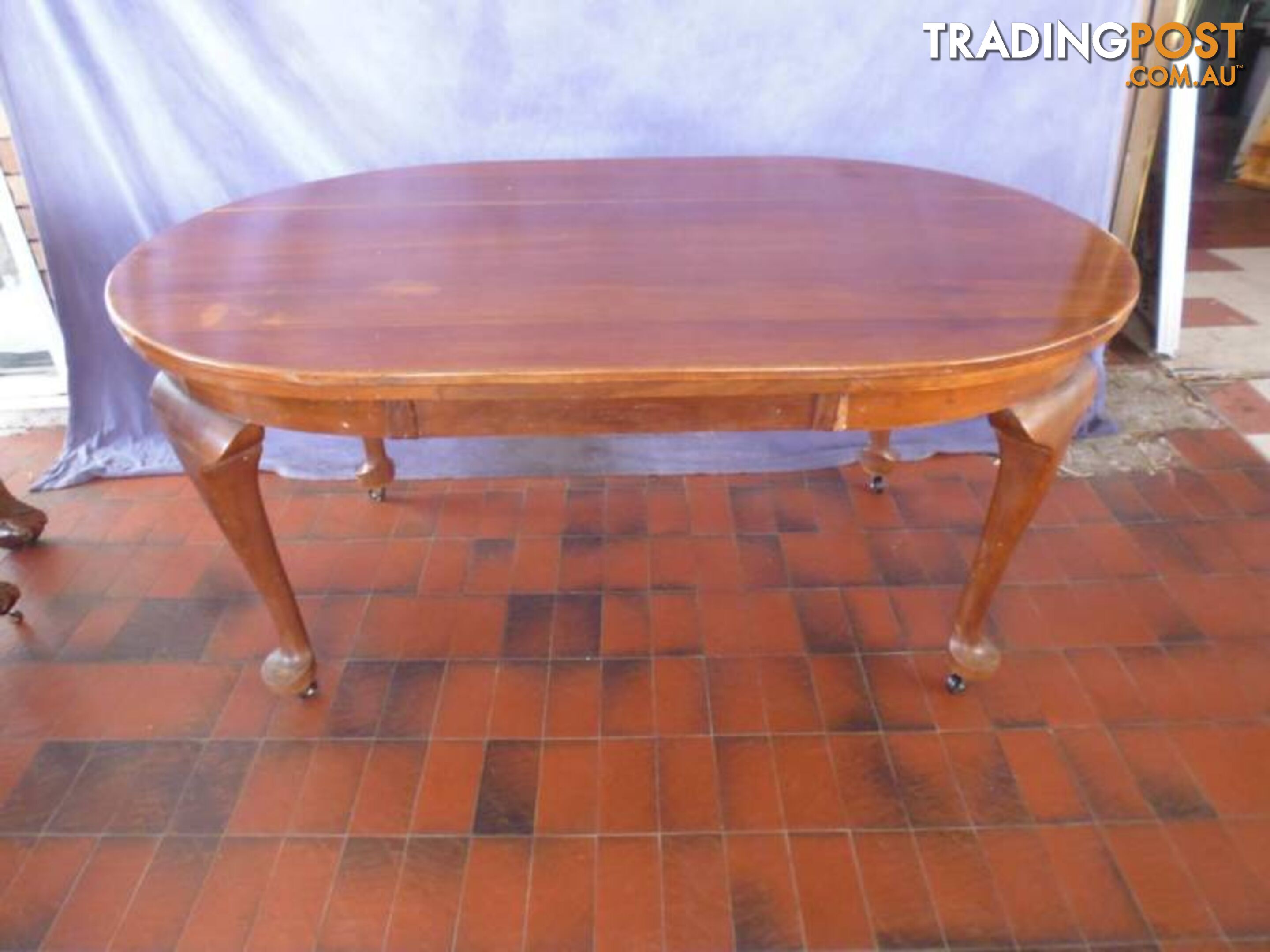 Table, Oval, Cabriole legs, 365740