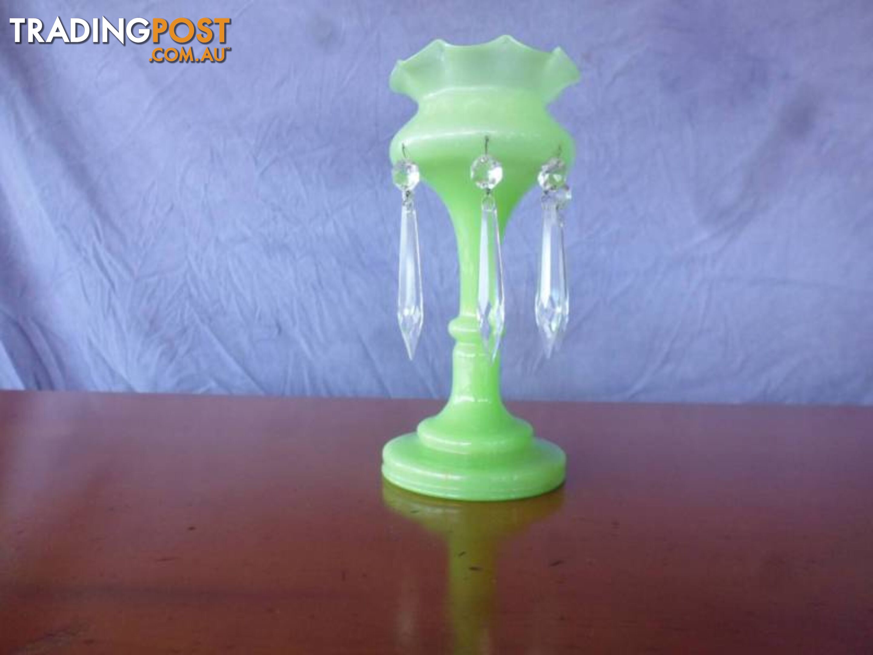 Green Vase with Lustres 369452