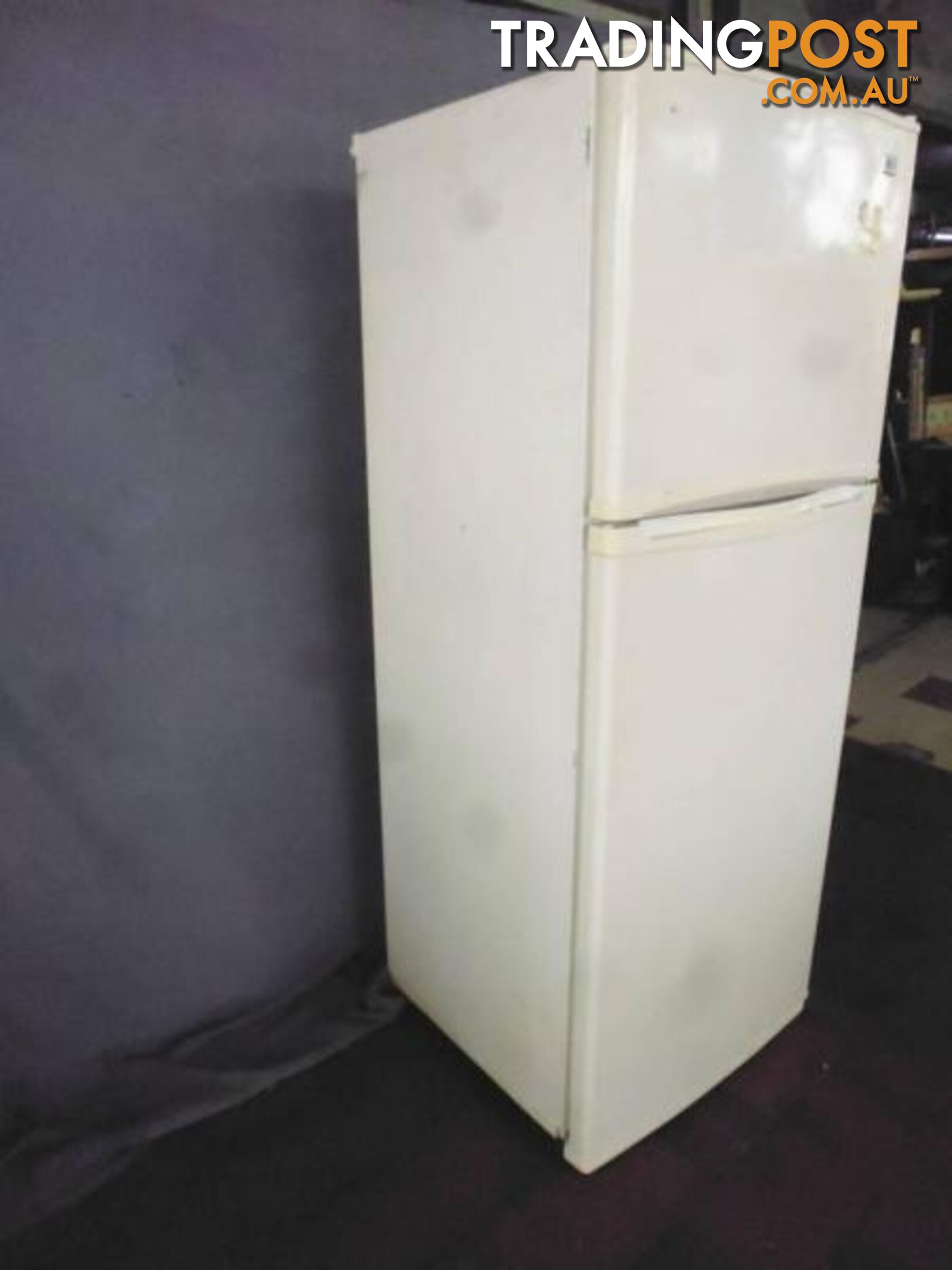 LG 2 Door Fridge & Freezer, 369788