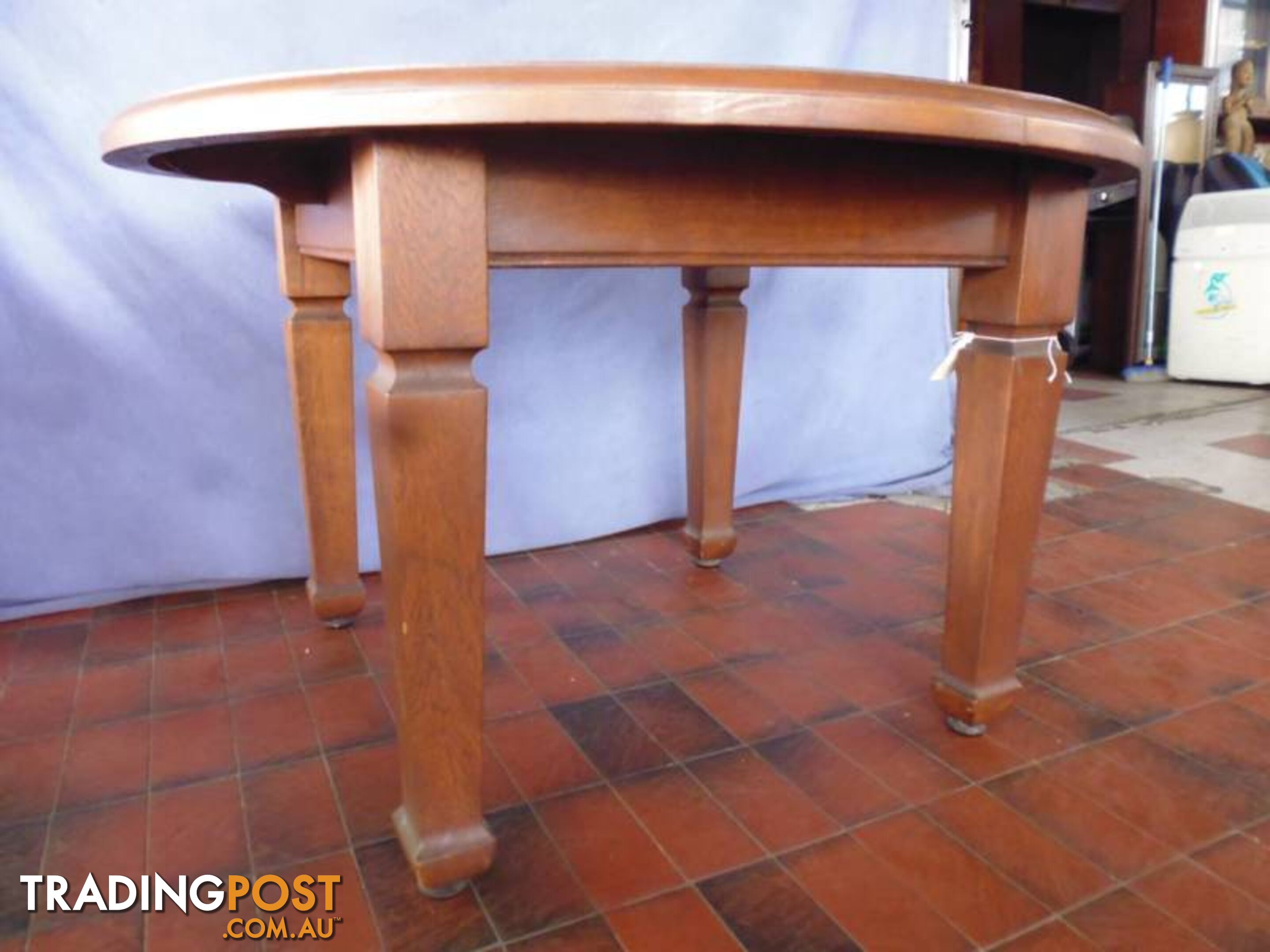 Table, Round, 4 Legs, 367713