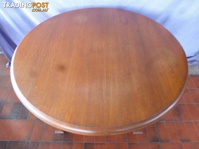 Table, Round, 4 Legs, 367713