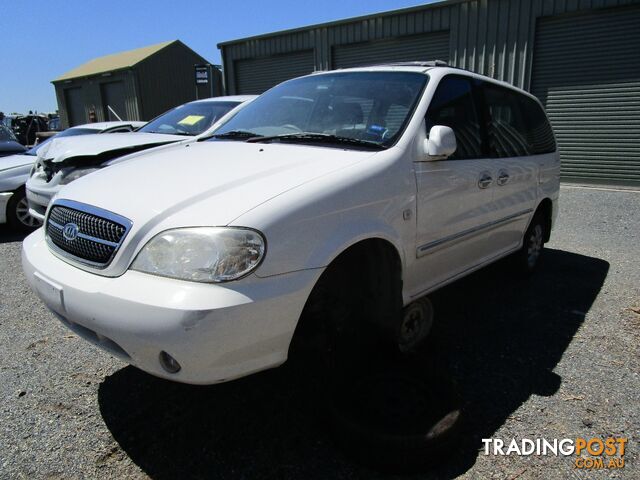 Kia Carnival van 11/05 (wrecking) - photo 3 of 6