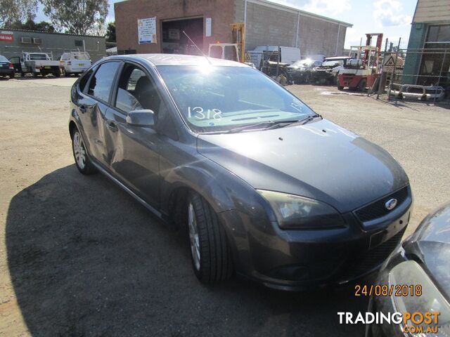 Ford Focus LS Zetec 10/2007 color Grey (WRECKING) - photo 4 of 6