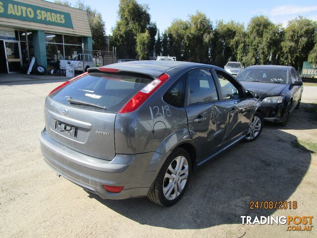 Ford Focus LS Zetec 10/2007 color Grey (WRECKING) - photo 3 of 6