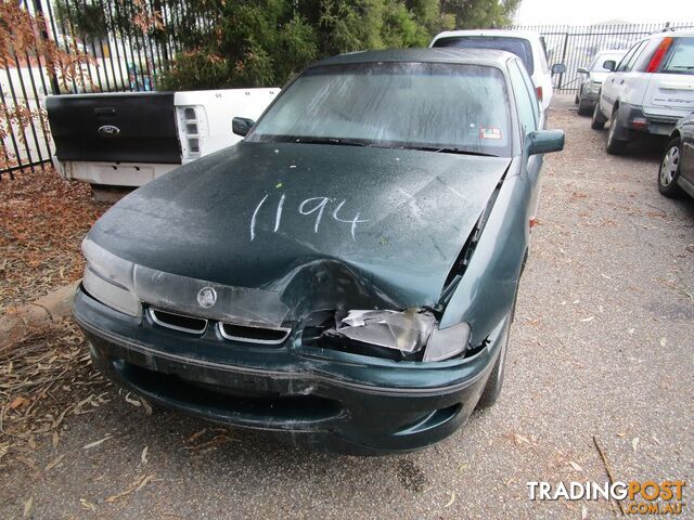Holden Commodore VS sedan 5/96 (Wrecking) - photo 2 of 4
