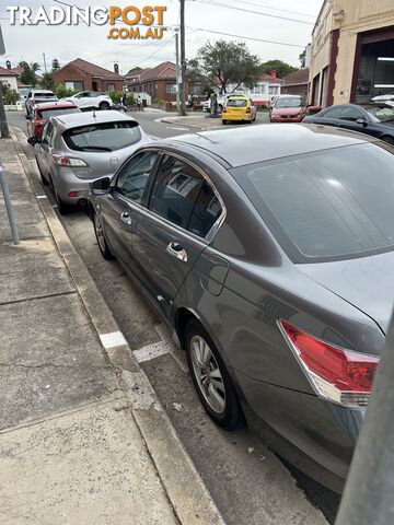 2010 Honda Accord 8TH GENERATION Sedan Automatic - photo 2 of 12