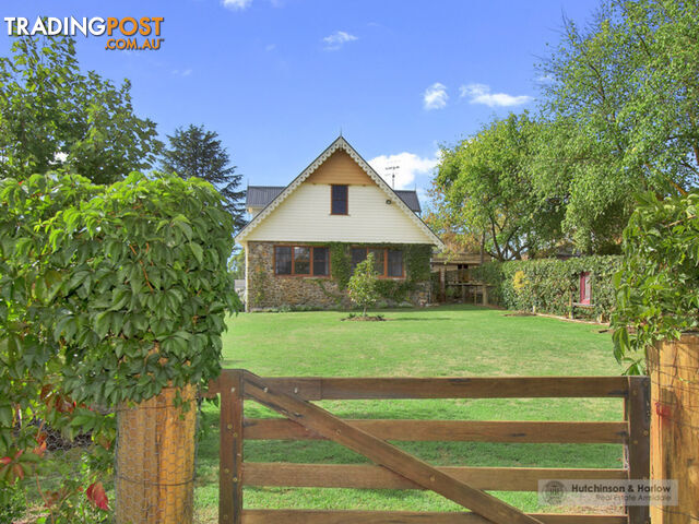 2 Everett Street Uralla NSW 2358