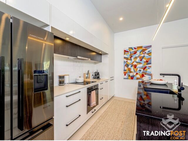 ID:21192600 9 Hooker Boulevard Broadbeach Waters QLD 4218 - photo 2 of 14