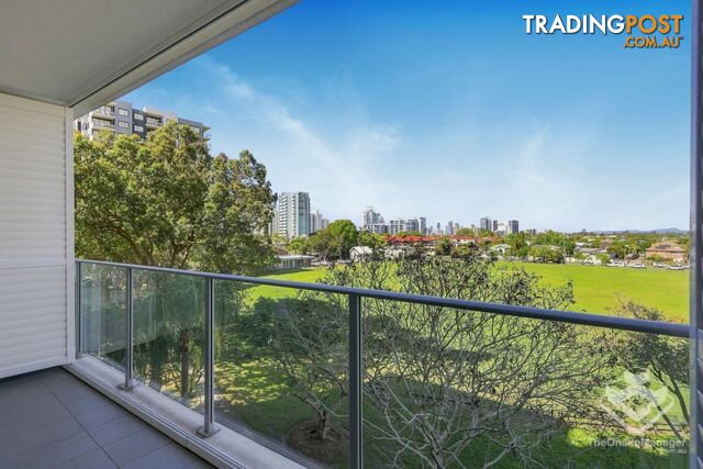 402 17 Bath Street Labrador QLD 4215