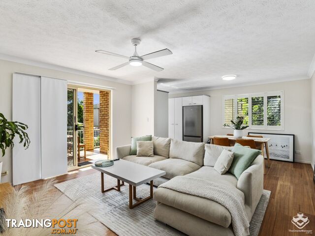 4/10 Macaulay Street Coorparoo QLD 4151