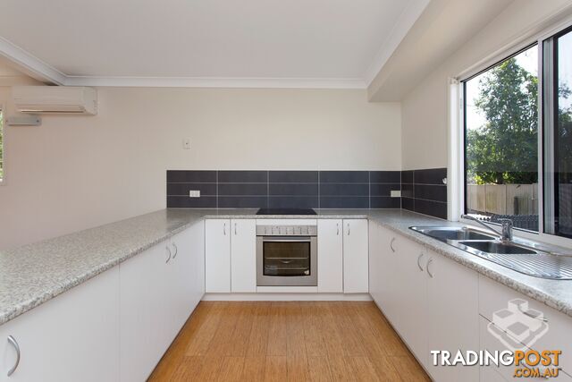 8 Stanaway Place Bellbowrie QLD 4070 - photo 2 of 5