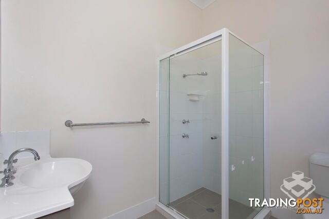 8 Stanaway Place Bellbowrie QLD 4070 - photo 4 of 5