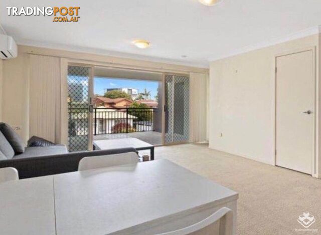 ID:21154130 8 Mascar Street Upper Mount Gravatt QLD 4122 - photo 2 of 9